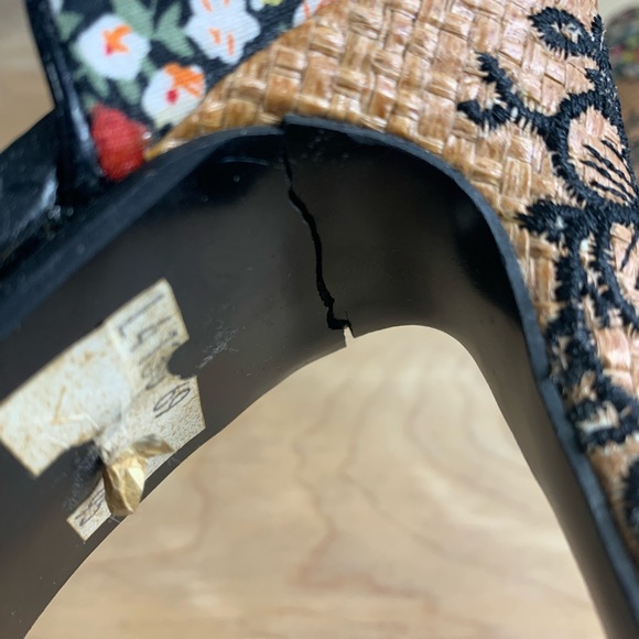 High heel strappy shoes, floral print, size 8.5 - Picture 10 of 11